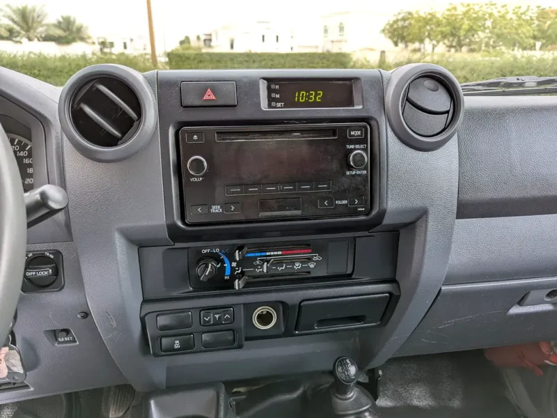 2018 Toyota Land Cruiser 79 4.5L V8 twin-turbo Diesel Engine White Grey Pickup