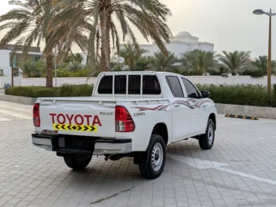 2022 Toyota Hilux Double Cab GL 2.7L 4-Cylinder Petrol Engine White Red Pickup