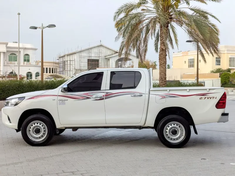 2022 Toyota Hilux Double Cab GL 2.7L 4-Cylinder Petrol Engine White Red Pickup