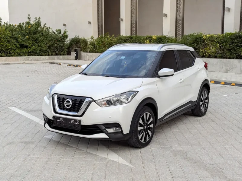 2019 Nissan Kicks SV 1.6-liter 4 Cylinder Petrol Engine White Black SUV GCC Specs