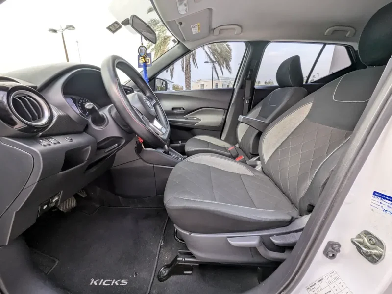 2019 Nissan Kicks SV 1.6-liter 4 Cylinder Petrol Engine White Black SUV GCC Specs