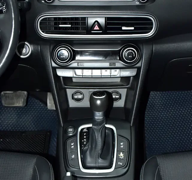 2018 Hyundai Kona GLS 2.0 Litres 4-cylinder Petrol Elngine Black Crossover