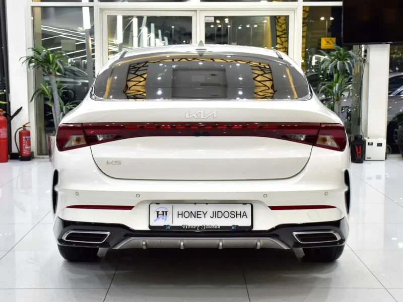 2022 Kia K5 GDI 2.5 Liters 4-Cylinder Petrol Engine White Beige Sedan GCC Specs