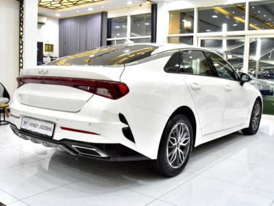 2022 Kia K5 GDI 2.5 Liters 4-Cylinder Petrol Engine White Beige Sedan GCC Specs