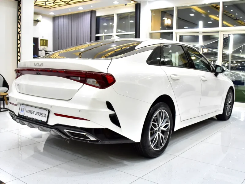 2022 Kia K5 GDI 2.5 Liters 4-Cylinder Petrol Engine White Beige Sedan GCC Specs