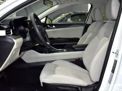 2022 Kia K5 GDI 2.5 Liters 4-Cylinder Petrol Engine White Beige Sedan GCC Specs