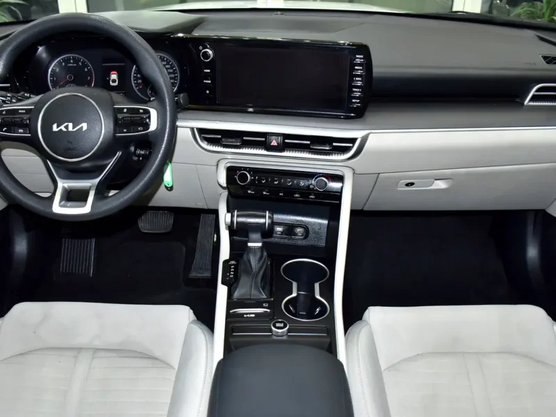 2022 Kia K5 GDI 2.5 Liters 4-Cylinder Petrol Engine White Beige Sedan GCC Specs