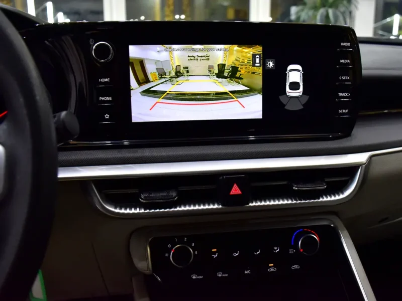 2022 Kia K5 GDI 2.5 Liters 4-Cylinder Petrol Engine White Beige Sedan GCC Specs