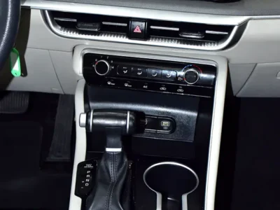 2022 Kia K5 GDI 2.5 Liters 4-Cylinder Petrol Engine White Beige Sedan GCC Specs