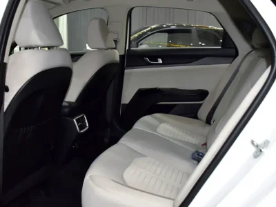 2022 Kia K5 GDI 2.5 Liters 4-Cylinder Petrol Engine White Beige Sedan GCC Specs