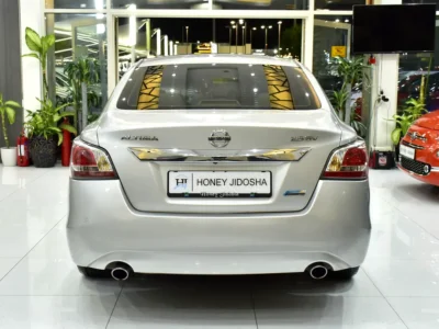 2015 Nissan Altima SV 2.5-liter 4 Cylinder Petrol Engine Silver Beige Sedan GCC Specs