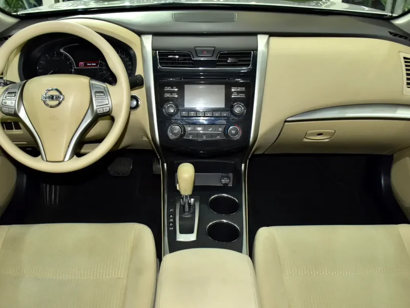 2015 Nissan Altima SV 2.5-liter 4 Cylinder Petrol Engine Silver Beige Sedan GCC Specs