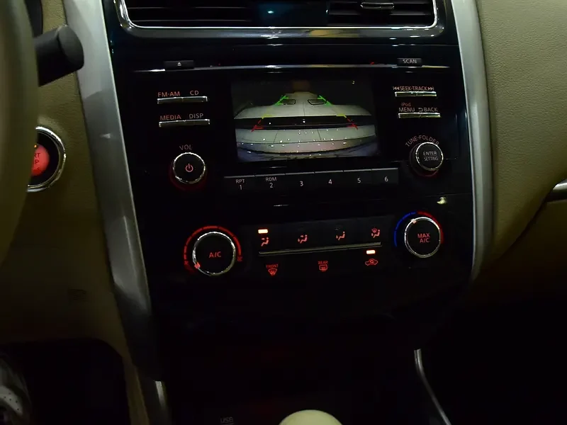 2015 Nissan Altima SV 2.5-liter 4 Cylinder Petrol Engine Silver Beige Sedan GCC Specs