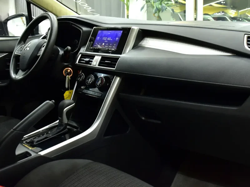 2020 Mitsubishi Xpander GLS 1.5 Litres 4 Cylinders Petrol Engine White Black Crossover