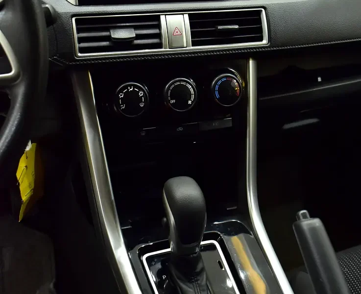 2020 Mitsubishi Xpander GLS 1.5 Litres 4 Cylinders Petrol Engine White Black Crossover