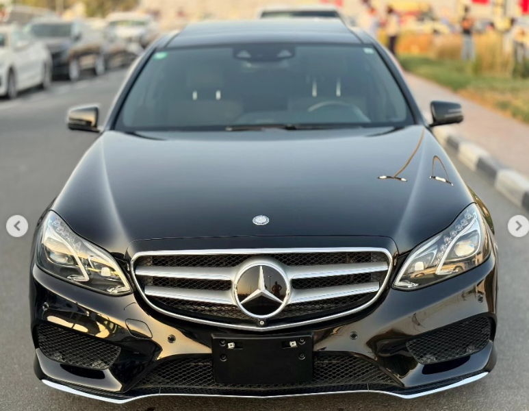 2016 Mercedes-Benz E300 2.0 Liters 4 Cylinders Petrol Engine Black Luxury Sedan RWD