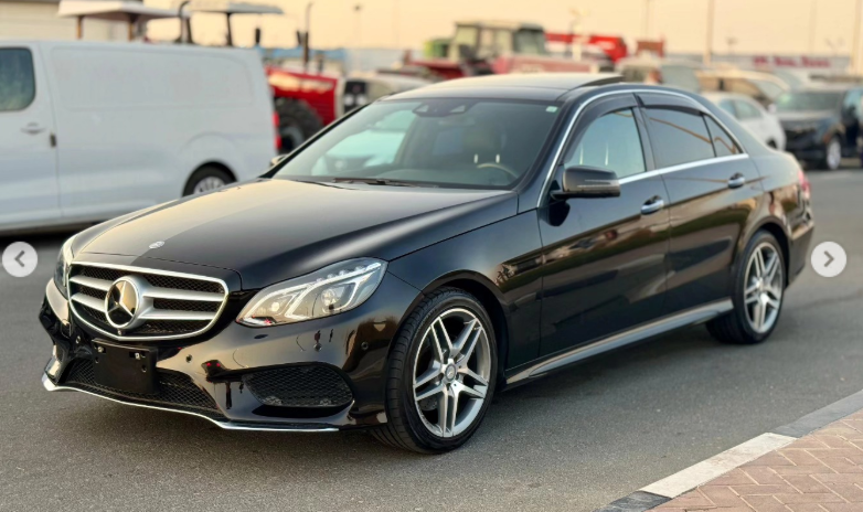 2016 Mercedes-Benz E300 2.0 Liters 4 Cylinders Petrol Engine Black Luxury Sedan RWD