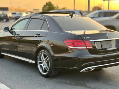 2016 Mercedes-Benz E300 2.0 Liters 4 Cylinders Petrol Engine Black Luxury Sedan RWD