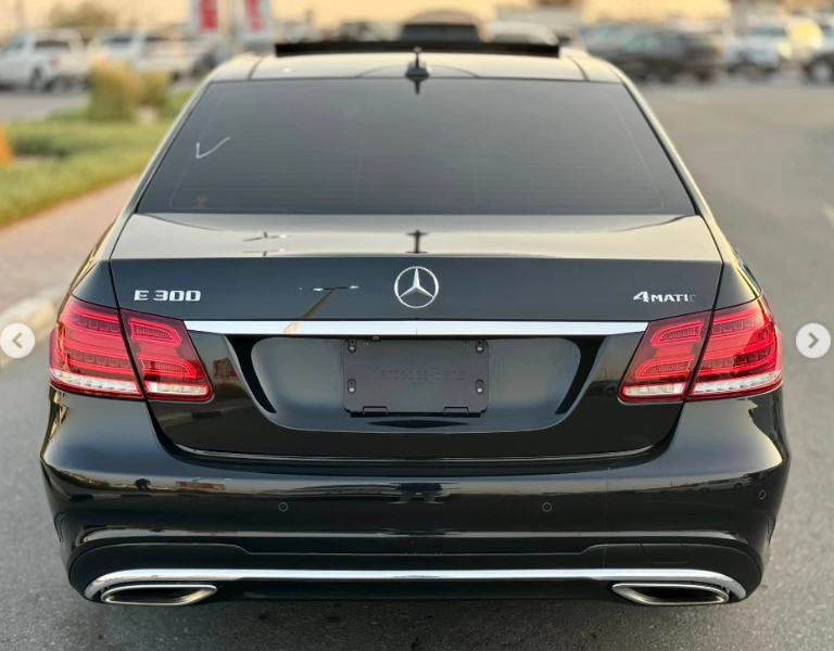 2016 Mercedes-Benz E300 2.0 Liters 4 Cylinders Petrol Engine Black Luxury Sedan RWD