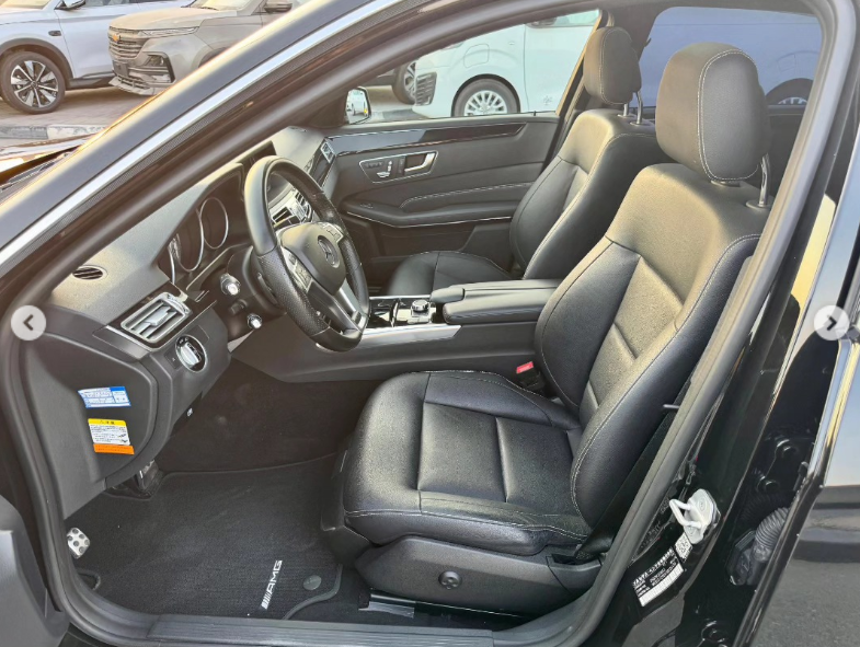 2016 Mercedes-Benz E300 2.0 Liters 4 Cylinders Petrol Engine Black Luxury Sedan RWD