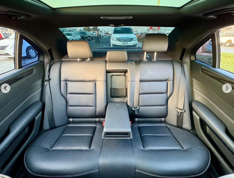 2016 Mercedes-Benz E300 2.0 Liters 4 Cylinders Petrol Engine Black Luxury Sedan RWD