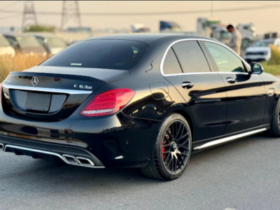 2016 Mercedes-Benz C63 S AMG 4.0-liter Twin-Turbocharged V8 Engine Black Luxury Sedan