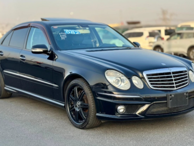 2008 Mercedes-Benz E550 5.5-liter V8 Petrol Engine Black Luxury Sedan RWD