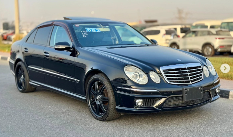 2008 Mercedes-Benz E550 5.5-liter V8 Petrol Engine Black Luxury Sedan RWD