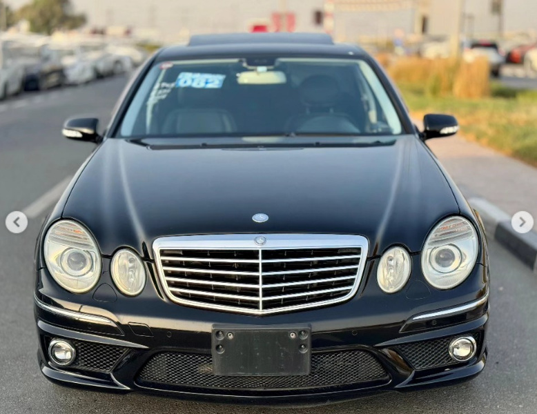 2008 Mercedes-Benz E550 5.5-liter V8 Petrol Engine Black Luxury Sedan RWD