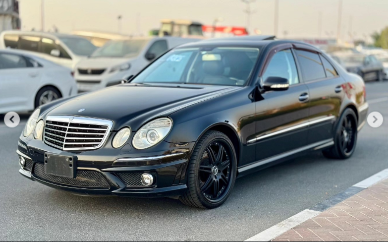 2008 Mercedes-Benz E550 5.5-liter V8 Petrol Engine Black Luxury Sedan RWD