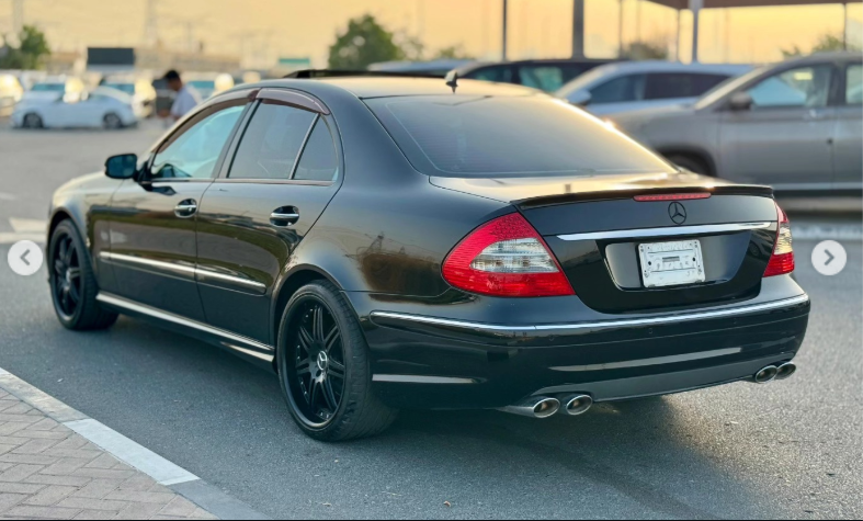 2008 Mercedes-Benz E550 5.5-liter V8 Petrol Engine Black Luxury Sedan RWD