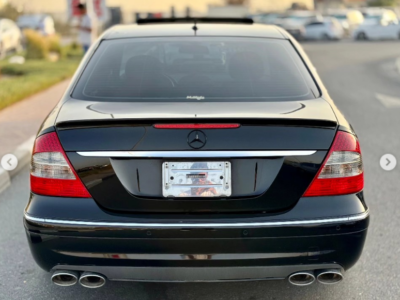 2008 Mercedes-Benz E550 5.5-liter V8 Petrol Engine Black Luxury Sedan RWD