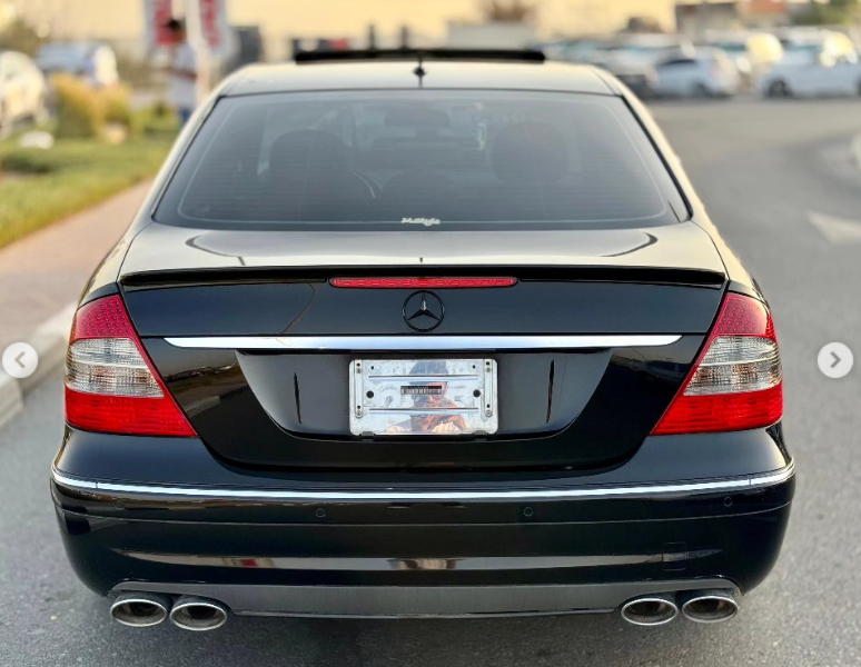 2008 Mercedes-Benz E550 5.5-liter V8 Petrol Engine Black Luxury Sedan RWD