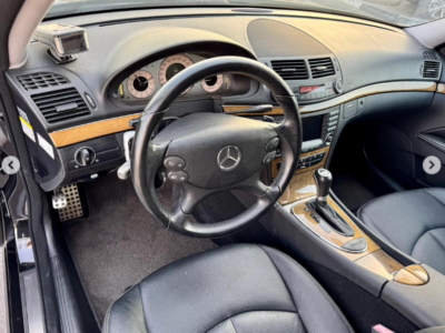 2008 Mercedes-Benz E550 5.5-liter V8 Petrol Engine Black Luxury Sedan RWD