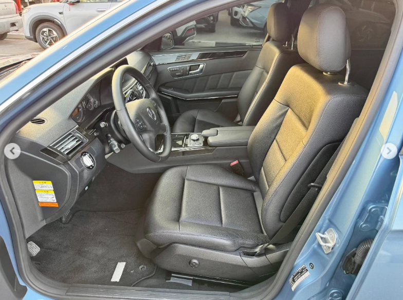 2010 Mercedes-Benz E350 3.5 Liters V6 Petrol Engine Blue Black Sedan RWD