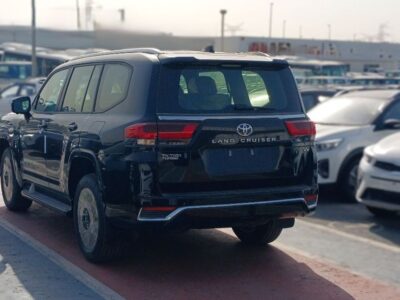 2025 Toyota Land Cruiser LC300 VX 3.3-liter twin-turbo V6 Diesel Engine Black SUV GCC Specs