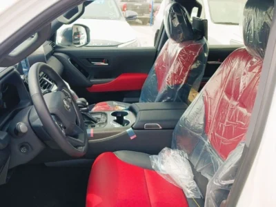 2025 Toyota Land Cruiser LC300 VXR 3.5L V6 Twin Turbo Petrol Engine White Red SUV GCC Specs