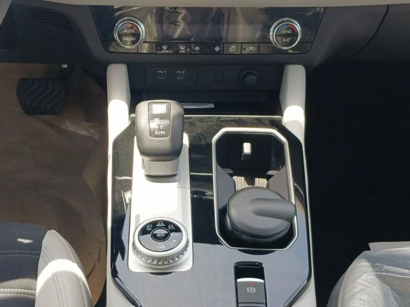 2026 Mitsubishi Outlander H-Line 2.5L 4-cylinder Petrol Engine Black White SUV GCC Specs