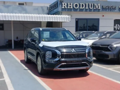 2026 Mitsubishi Outlander H-Line 2.5L 4-cylinder Petrol Engine Black White SUV GCC Specs