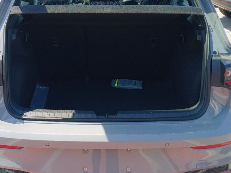 2025 Volkswagen Golf R-Line 1.5L TSI 1.5 Liters 4 Cylinders Petrol Engine Grey Hatchback