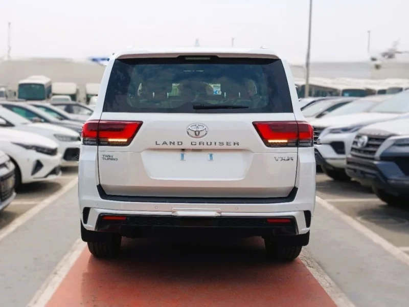2025 Toyota Land Cruiser LC300 VXR 3.5L V6 Twin Turbo Petrol Engine White Red SUV GCC Specs