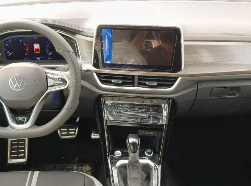 2025 Volkswagen T-Roc 1.5 Litres Inline 4-cylinder Petrol Engine White Black Hatchback