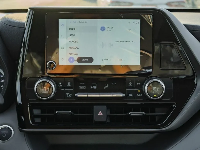 2026 Toyota Highlander LE 2.5L 4-Cylinder Hybrid Engine Silver Black SUV Automatic GCC