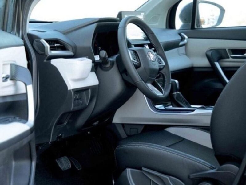 2025 Toyota Veloz 1.5 Liters 4 Cylinders Petrol Engine Black Compact SUV Automatic