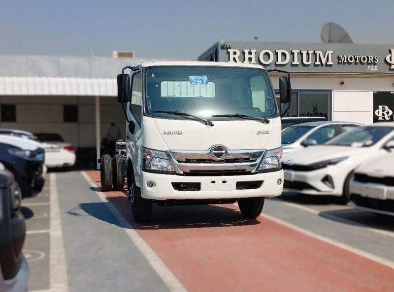2024 Hino 300 Series 4.0-liter 4-cylinder Turbocharged Diesel Engine White Grey Truck