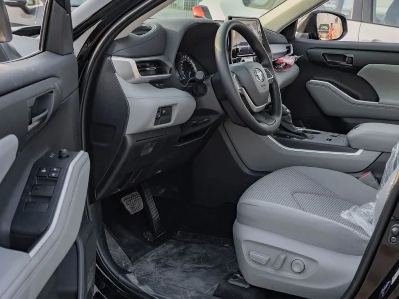 2026 Toyota Highlander LE 2.5L 4-Cylinder Hybrid Engine Silver Black SUV Automatic GCC
