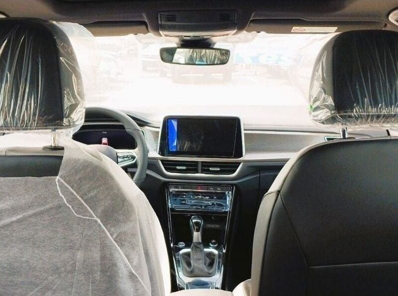 2025 Volkswagen T-Roc 1.5 Litres Inline 4-cylinder Petrol Engine White Black Hatchback