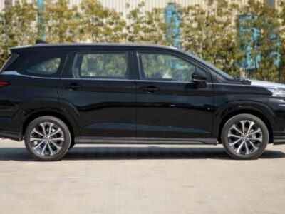 2025 Toyota Veloz 1.5 Liters 4 Cylinders Petrol Engine Black Compact SUV Automatic