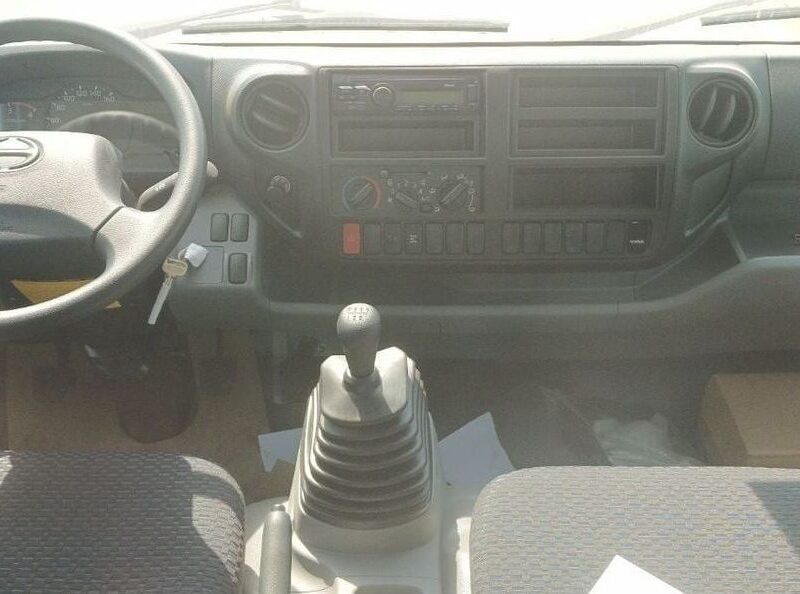 2024 Hino 300 Series 4.0-liter 4-cylinder Turbocharged Diesel Engine White Grey Truck