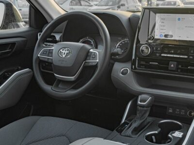 2026 Toyota Highlander LE 2.5L 4-Cylinder Hybrid Engine Silver Black SUV Automatic GCC